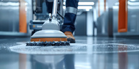 Hygiene am Arbeitsplatz: Die entscheidende Rolle von Teppichreinigung und Bodenreinigung