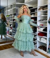 Fashion-Creatorin Jane Uhlig zeigt die Top-Wintermode 2025, trendige Partyoutfits und…