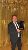 Mit dem Vermächtnis seines Sohnes: Bergisch Gladbacher gewinnt Speaker Slam