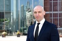 Ronny Kazyska mit Gastbeitrag bei Finanzen100 zu Verteidigungsimmobilien