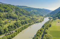 Neu-Ulmer Gewässerökologe Stefan Alexander Voigt ordnet den Hochwasserschutz an Donau&hellip;