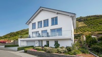 Wohnen mit Rheinblick: Fingerhut Haus macht Hanglage zum Gestaltungsvorteil